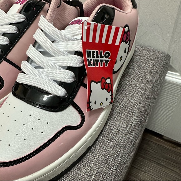 Hello Kitty Women’s Pink, White, And Black Casual Court Sneakers Size 9 NEW - Picture 11 of 12